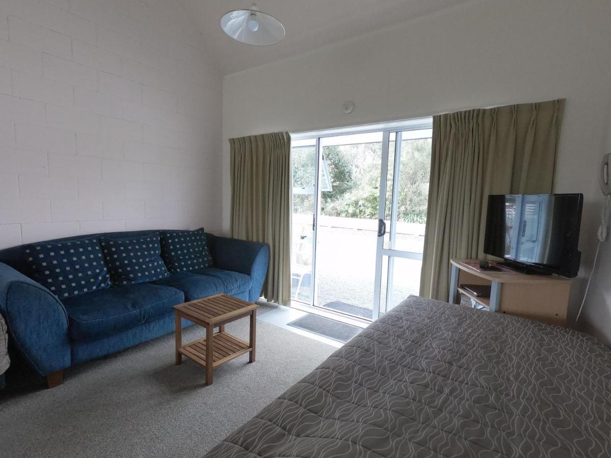 Castle Court Motel Веллсфорд Екстер'єр фото